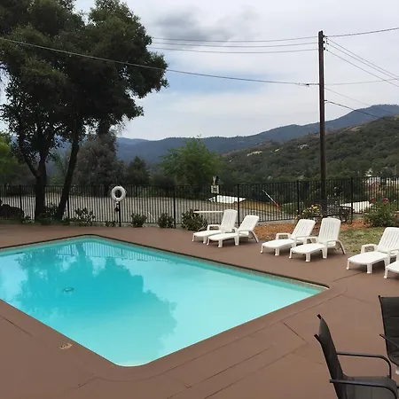 Mountain Trail Lodge And Vacation Rentals